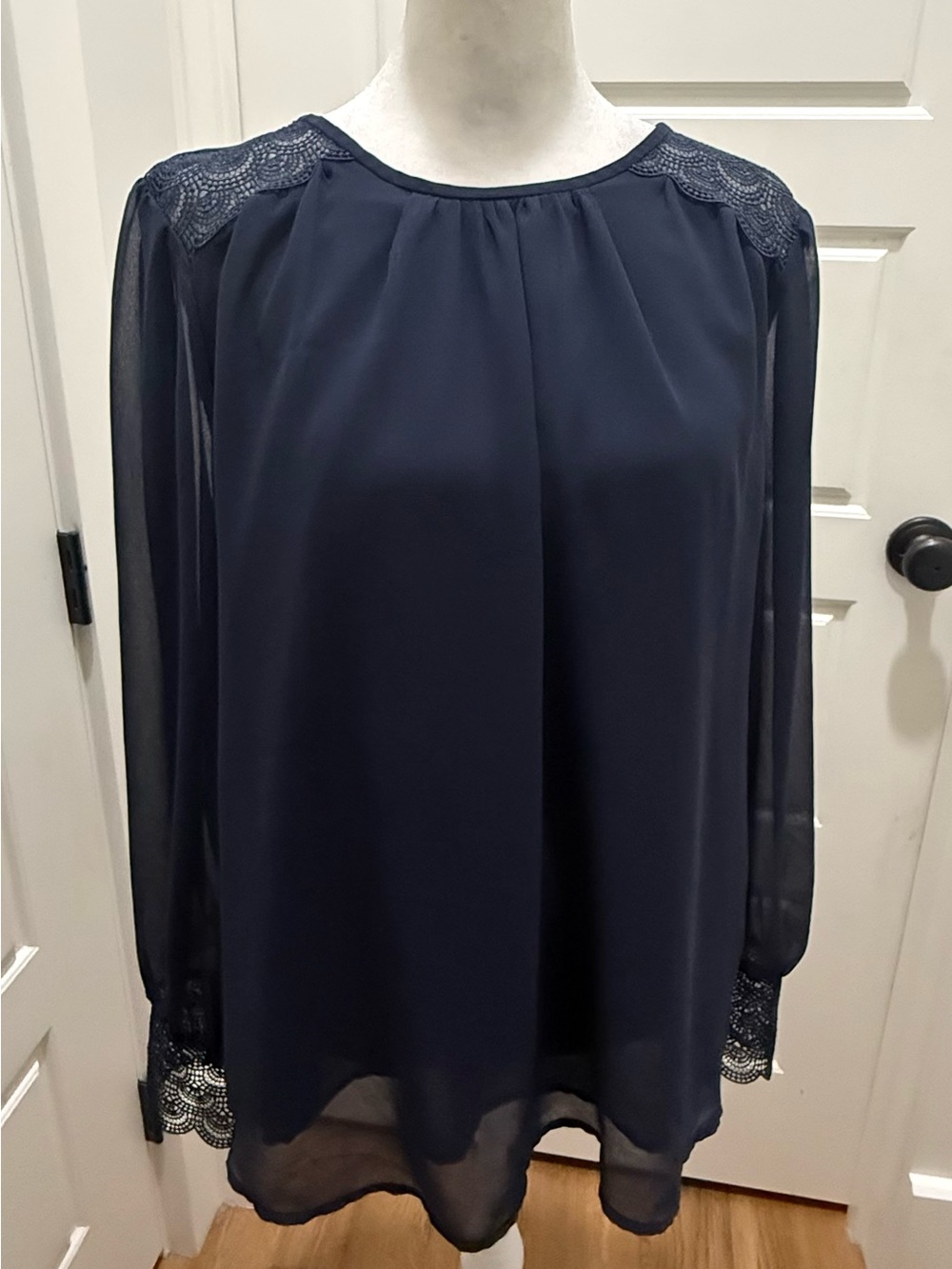 Ann Taylor. Navy Crochet Detail Blouse. Size Large.